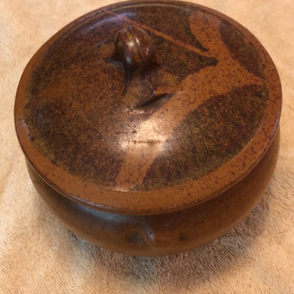 Vintage Handmade Pottery Bowl/Bean Pot with Lid 7”x7” - Picture 4 of 7